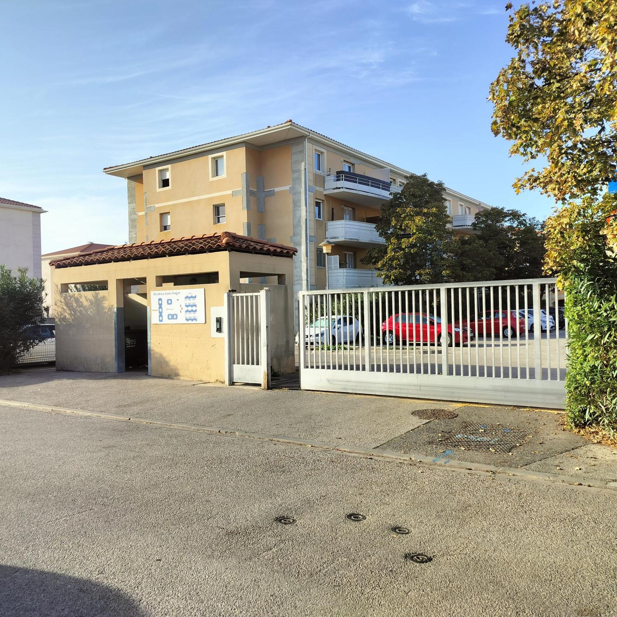 Appart T2 Dans Residence Calme Parking Prive Gratuit Miramas Dış mekan fotoğraf